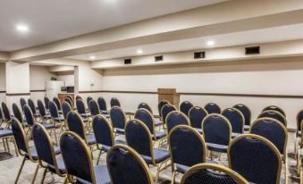 Quality Inn & Suites Kenedy - Karnes City