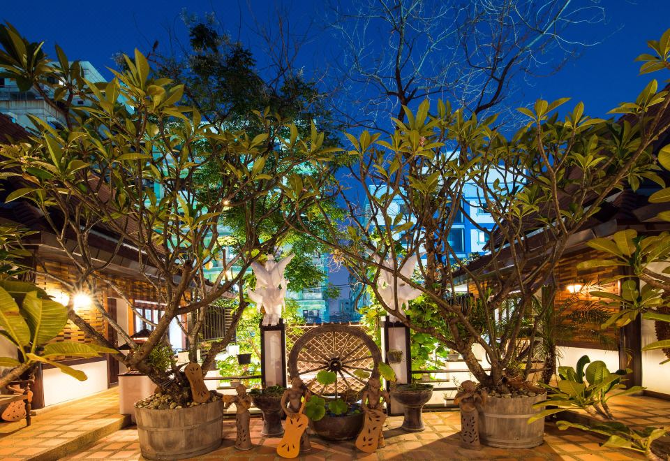 Hotel Yotaka Boutique Hotel Bangkok, Exterior, Garden