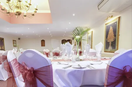 Sleeping Bear Hotel Dorchester Отели рядом с достопримечательностью «St Michael’s Church»