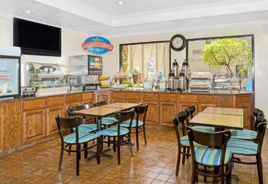 스튜디오 6 스위트