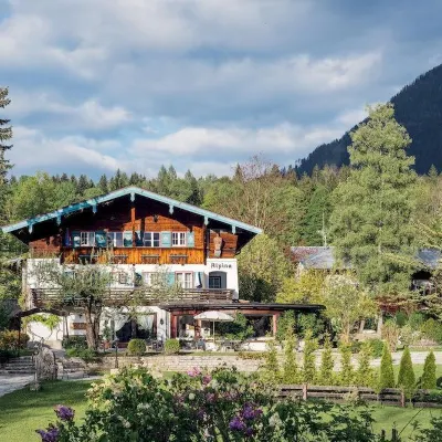 Stoll's Hotel Alpina Hotels near Jennerbahn