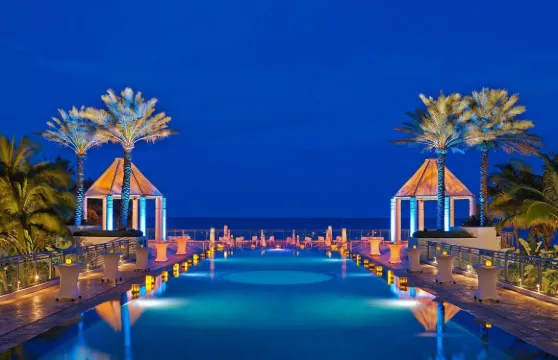 荷里活外交官海灘度假村格芮希爾頓精選酒店