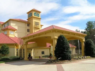 La Quinta Inn & Suites by Wyndham Raleigh/Durham Southpoint Hotels in Triangle
