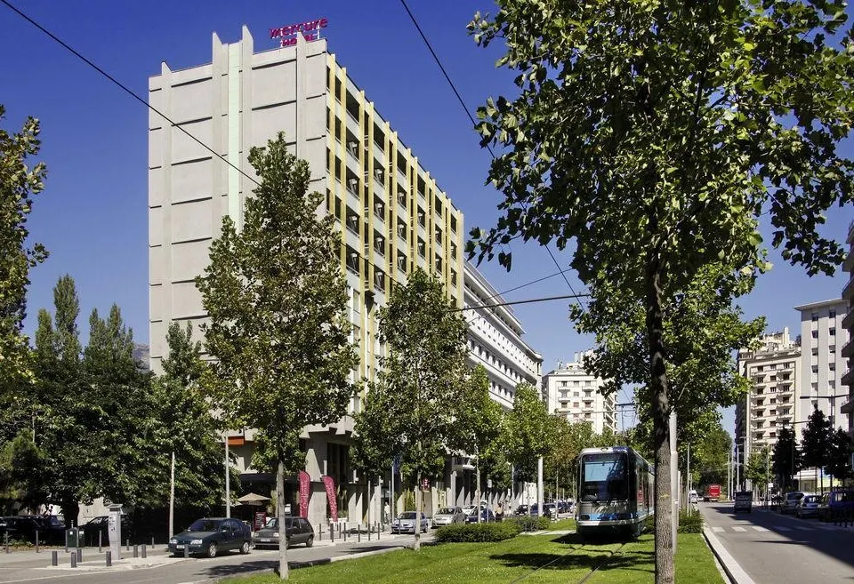 Grenoble’s Alpine Heights: A Guide to the City’s Most Scenic Luxury Hotels
