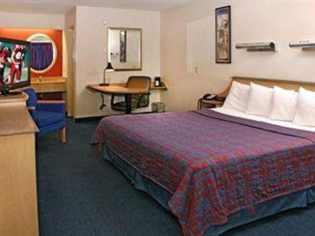 Red Roof Inn Plus + Boston - Framingham