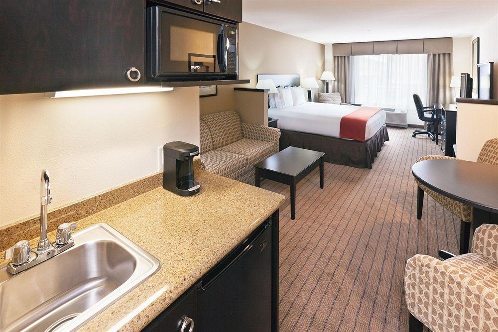 Holiday Inn Express & Suites El Paso Airport, an Ihg Hotel