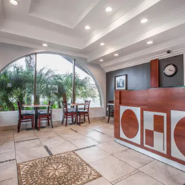Hyland Inn Near Legoland Отели рядом с достопримечательностью «Музеум оф Макинг Мьюзик»