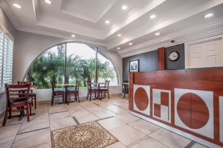 Hyland Inn Near Legoland Отели в г. Карлсбад