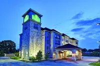 La Quinta Inn & Suites by Wyndham DFW Airport West - Euless