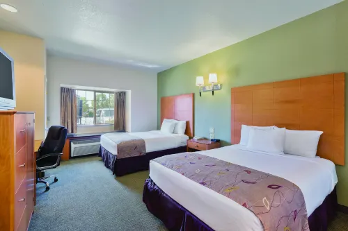 La Quinta Inn & Suites by Wyndham Tulare Hotels in Tulare