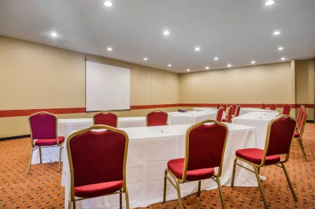 Quality Inn Отели рядом с достопримечательностью «Museum of History and Holocaust Education»