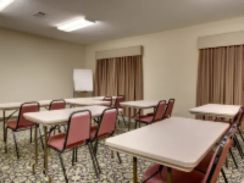 Quality Inn & Suites Pearl-Jackson Hotels in Pearl