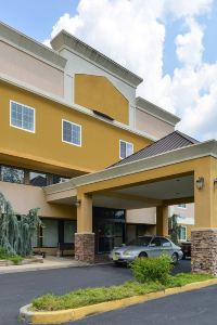 Best 10 Hotels Near Tory Burch(Wrentham Village Premium Outlets) from USD  99/Night-Tinton Falls for 2023 