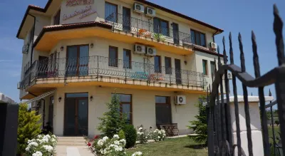 Guest House Golden Flake 4km from Bolata Beach