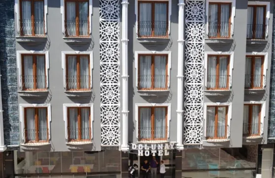 錫諾普多盧納伊酒店