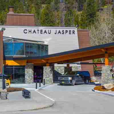 Chateau Jasper Hotel Exterior