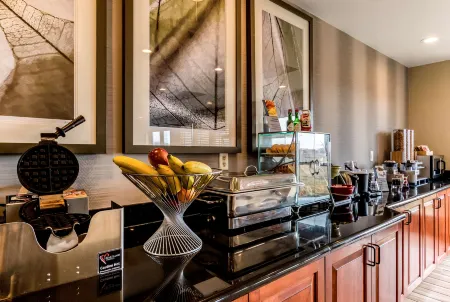 Holiday Inn Express & Suites Cedar Falls - Waterloo