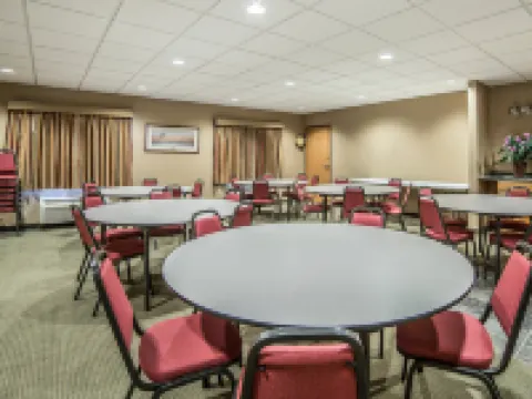 コンフォート イン & スイーツ ニア ユニバーシティ オブ ワイオミング ララミーのホテル