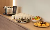 Hyatt Place London Heathrow Airport - breakfast