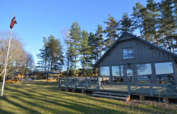 烏斯馬斯梅基露營地