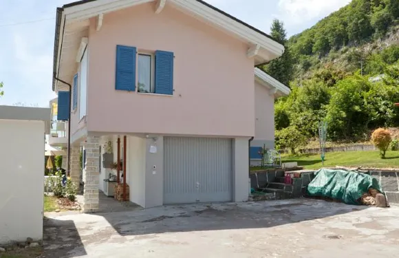 阿爾卑斯湖畔公寓