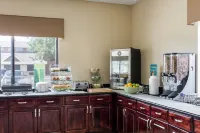 Quality Suites Near West Acres - breakfast