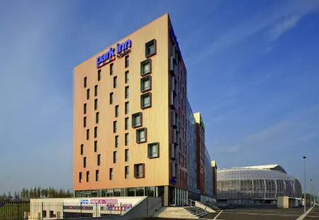 Park Inn by Radisson Lille Grand Stade Отели в г. Норд