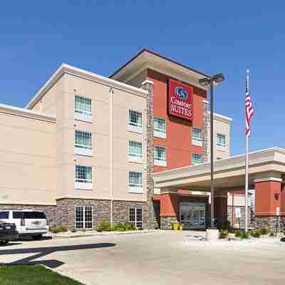 Comfort Suites Minot Hotel Exterior