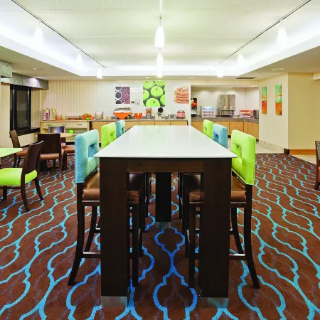 La Quinta Inn & Suites by Wyndham Minneapolis-Minnetonka