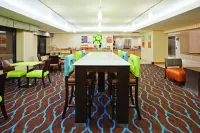 La Quinta Inn & Suites by Wyndham Minneapolis-Minnetonka Hotels in Minnetonka