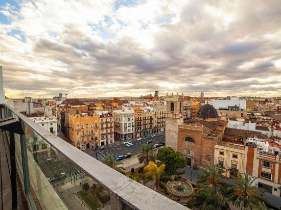 Los 10 mejores hoteles cerca de Edificio Del Reloj Del Puerto De Valencia  2023 | Trip.com