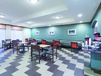 La Quinta Inn & Suites by Wyndham Glen Rose - breakfast
