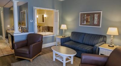 King Suite with Sofa Bed Watkins Glen Harbor Hotel Photo