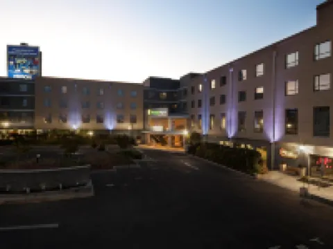 ホリデイ イン エクスプレス サントン ウッドミード by IHG ミッドラントのホテル