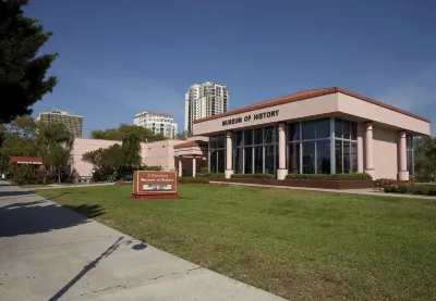 聖彼得堡清水SpringHill套房飯店 佛德峽谷住宿飯店