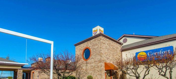 Comfort Inn & Suites Hotels in Summit Township