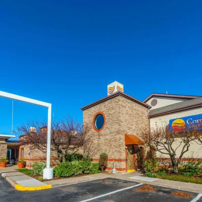 Comfort Inn & Suites Hotels near Millcreek Mall