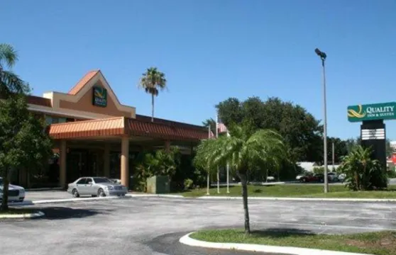 塔彭斯普林斯南凱藝套房酒店