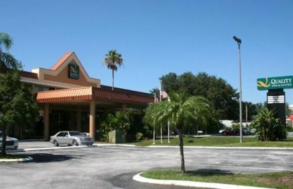 塔彭斯普林斯南凱藝套房酒店