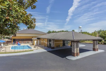 Quality Inn Aberdeen Отели в г. Пайнблафф