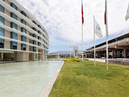 Holiday Inn Santiago - Airport Terminal Отели рядом с достопримечательностью «Парк Мапочо Поньенте»
