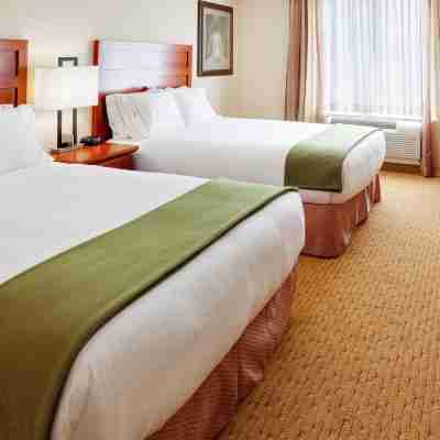 Holiday Inn Express & Suites Clarington - Bowmanville Rooms