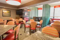 Heritage Inn & Suites the Woodlands, Trademark by Wyndham - Morgenmad