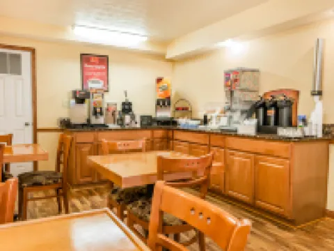 Econo Lodge Hotels in Cloverdale