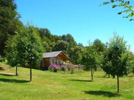 Mallin Colorado Ecolodge Отели в г. Чиле-Чико