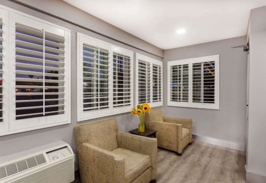 1. 나이츠 인 산 ..