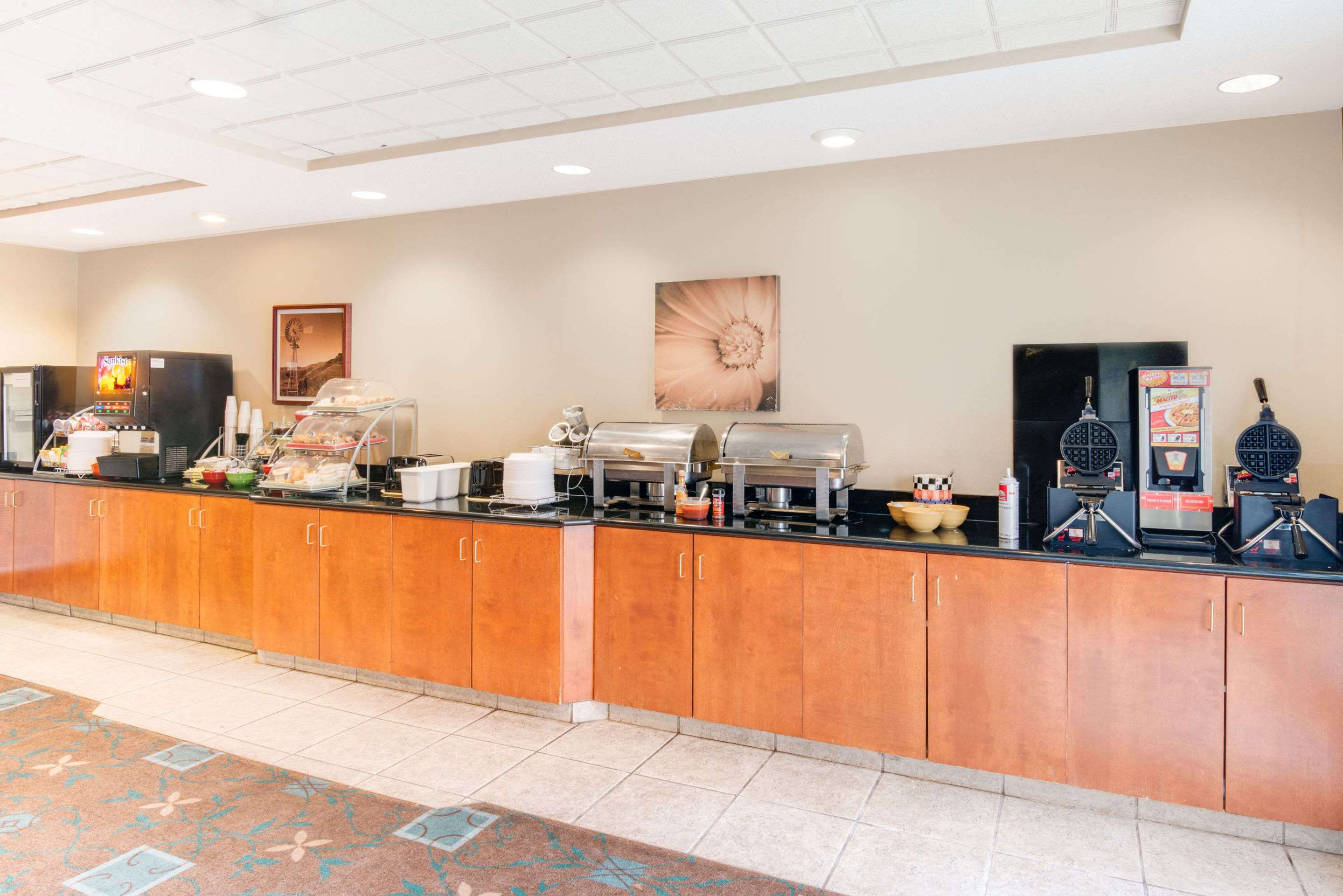 Wingate by Wyndham Gillette Near Cam-Plex
