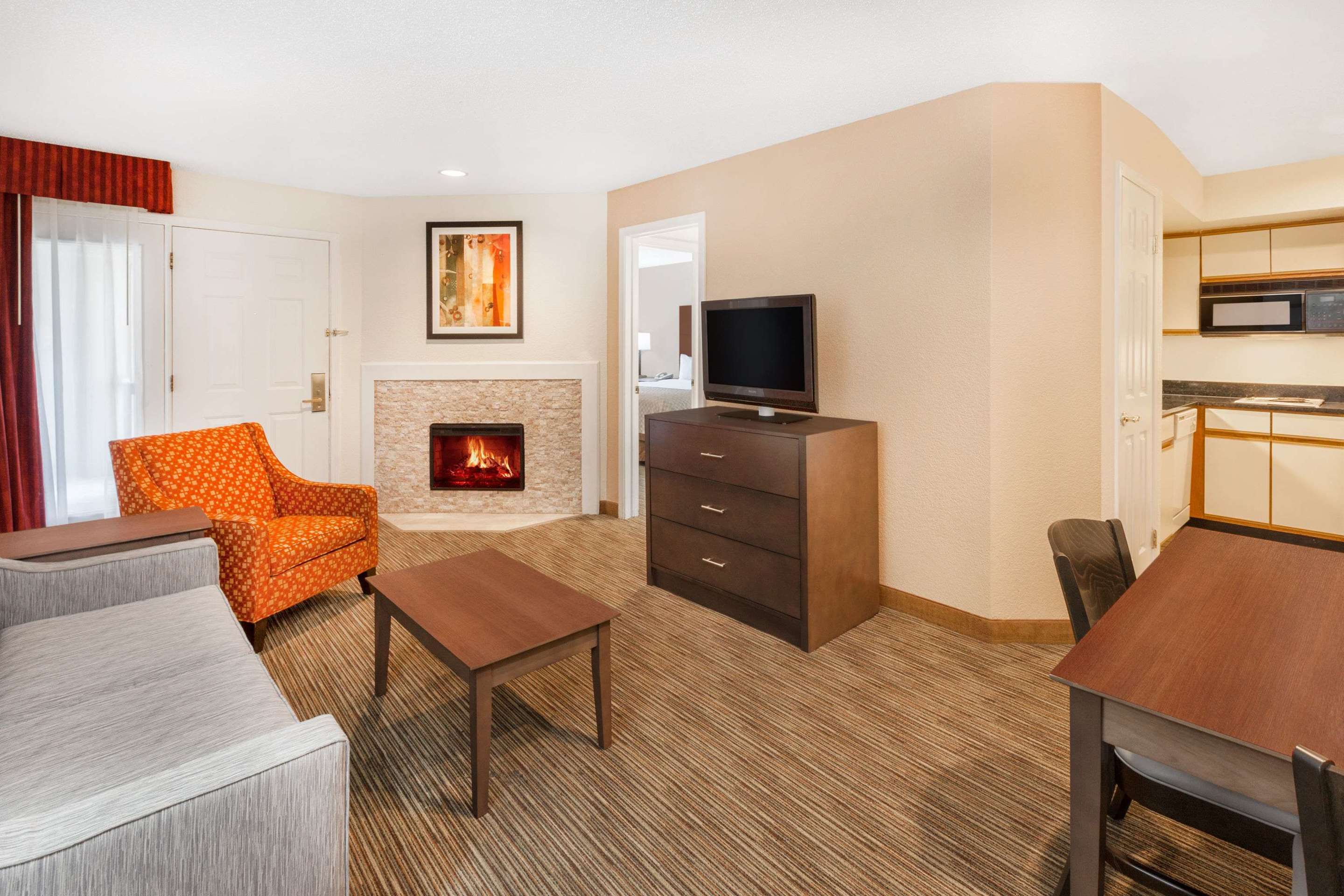 Hawthorn Suites by Wyndham Detroit Warren