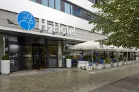 H2 Hotel Berlin-Alexanderplatz Hotels near Stadtischer Friedhof III