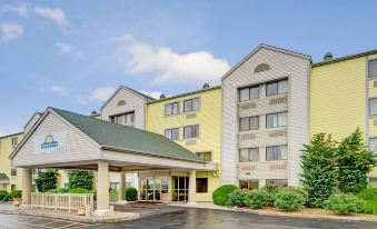 Days Inn & Suites by Wyndham Kansas City South